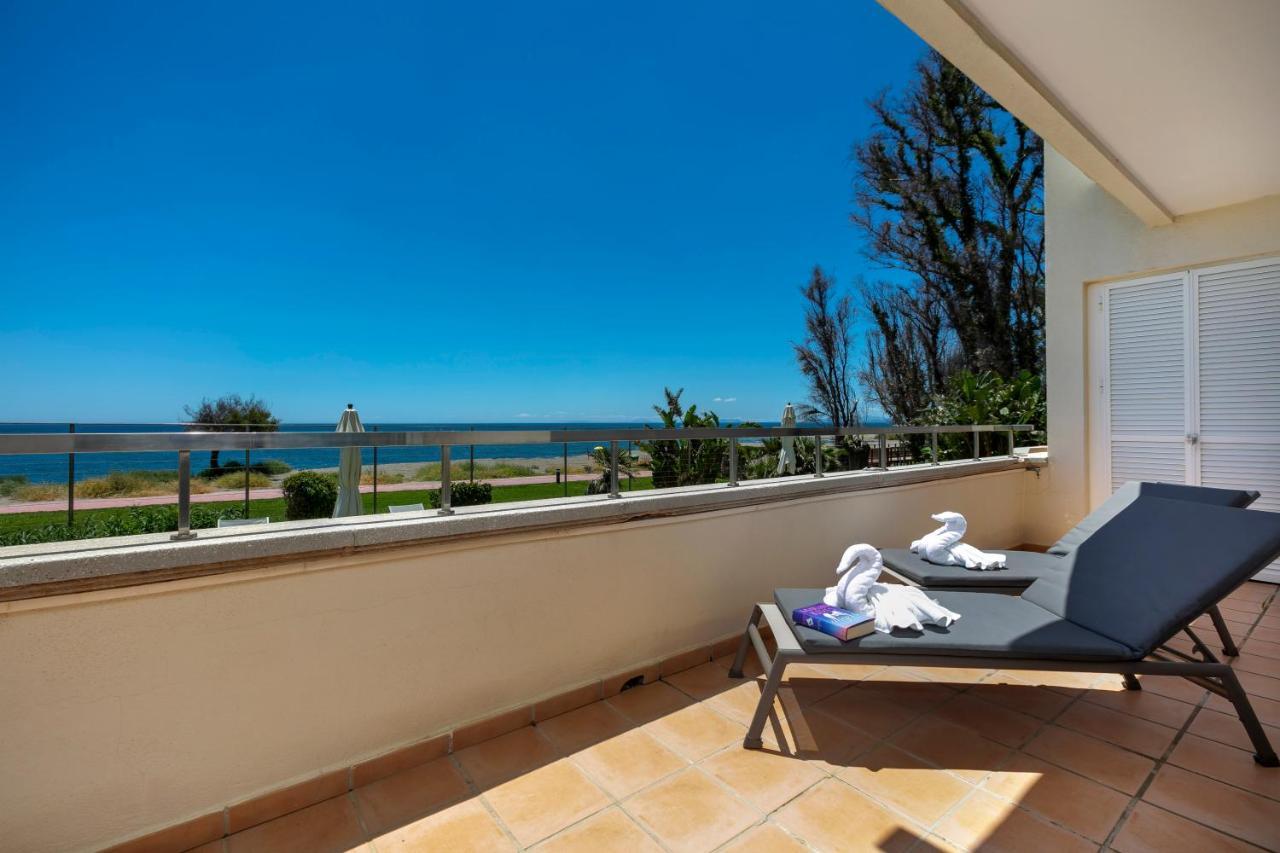 Appt 401-3-Bed-Heaven Beach-Paseo-All Year Heated Pool-Free Bikes Estepona Buitenkant foto