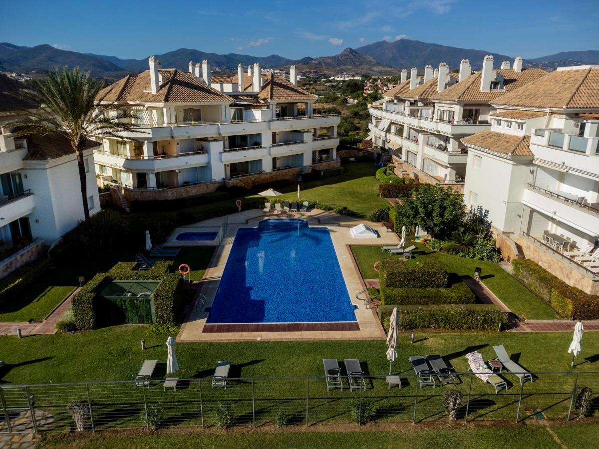 Appt 401-3-Bed-Heaven Beach-Paseo-All Year Heated Pool-Free Bikes Estepona Buitenkant foto