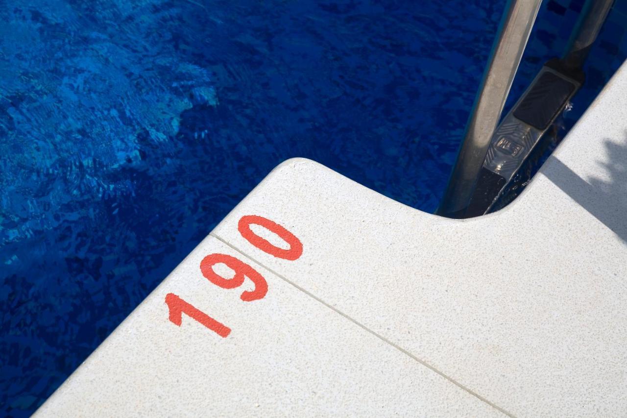 Appt 401-3-Bed-Heaven Beach-Paseo-All Year Heated Pool-Free Bikes Estepona Buitenkant foto