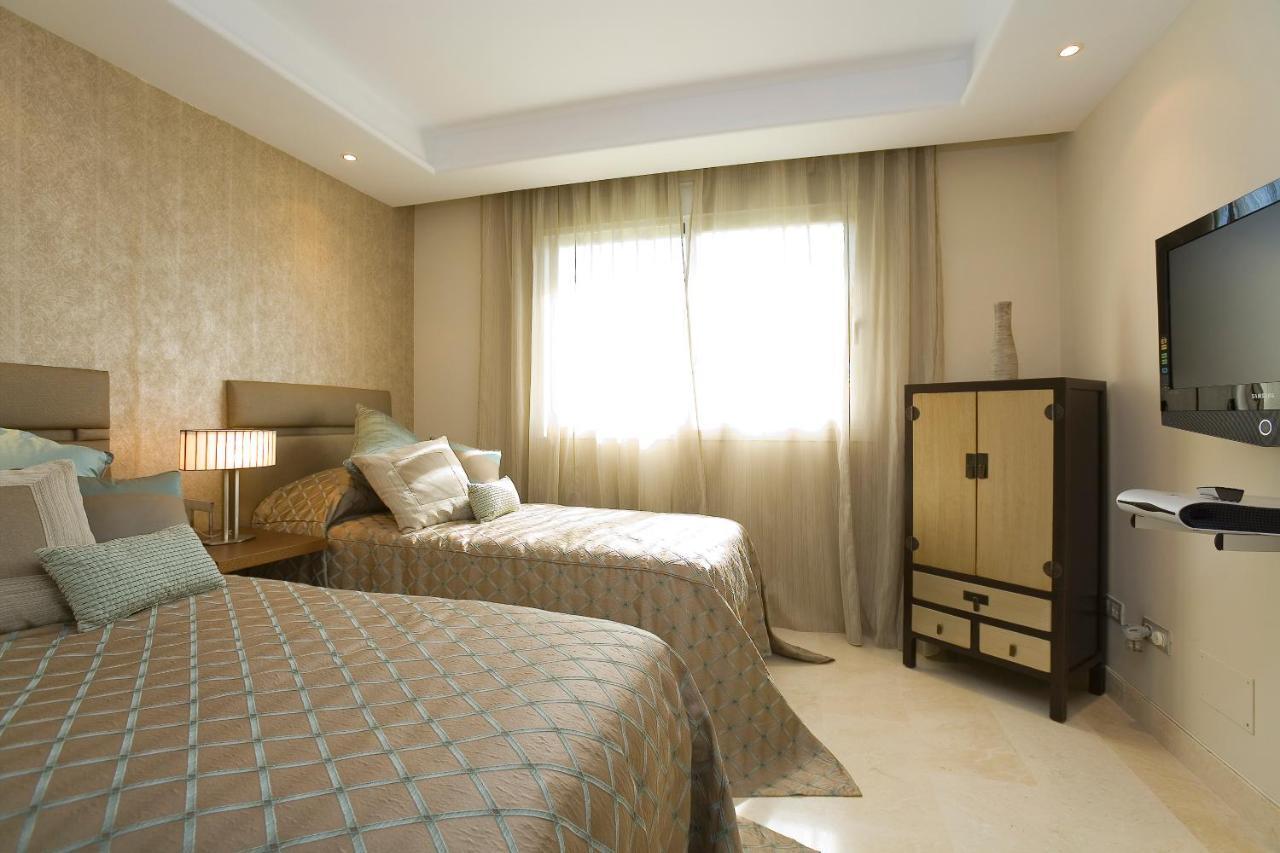 Appt 401-3-Bed-Heaven Beach-Paseo-All Year Heated Pool-Free Bikes Estepona Buitenkant foto