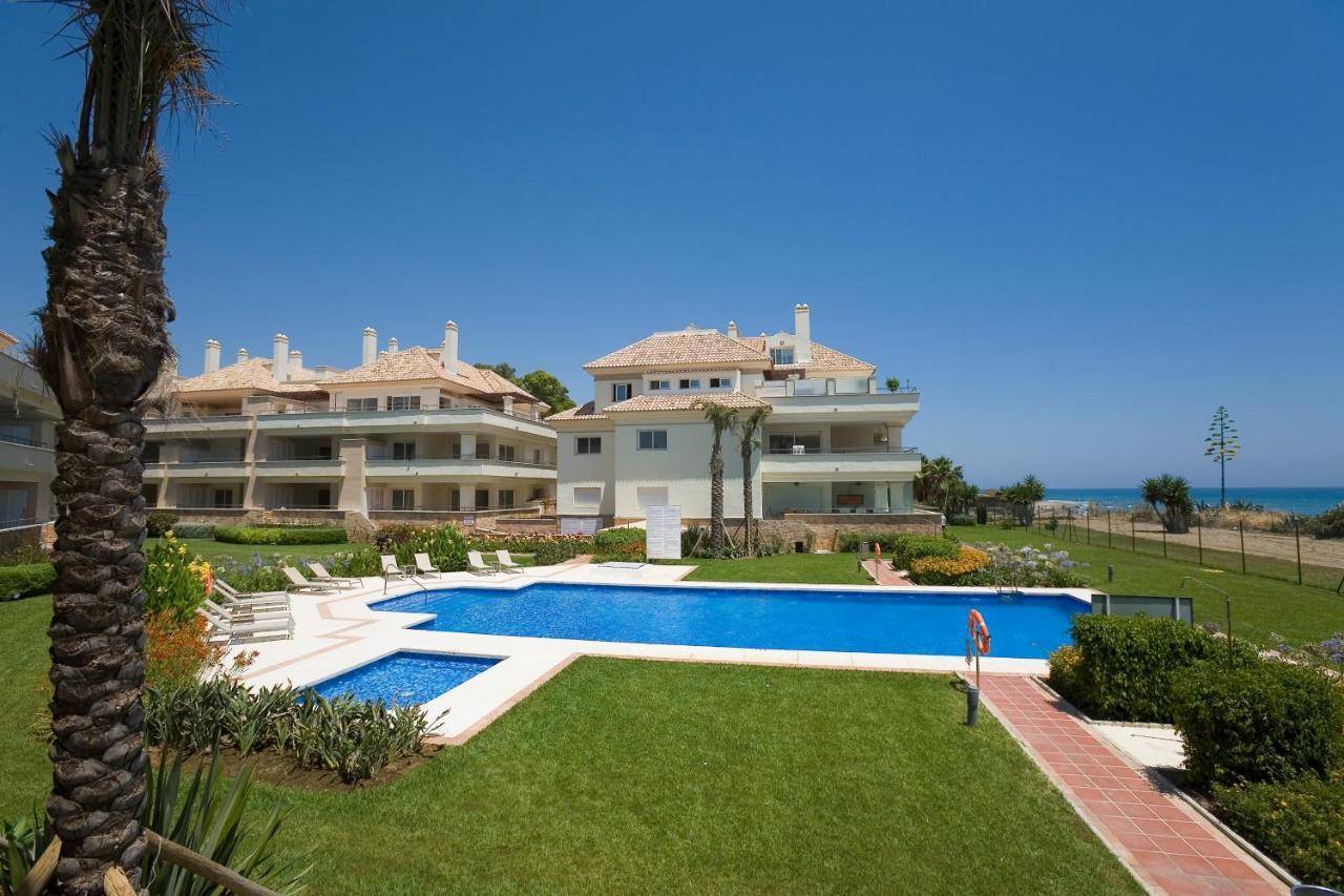 Appt 401-3-Bed-Heaven Beach-Paseo-All Year Heated Pool-Free Bikes Estepona Buitenkant foto